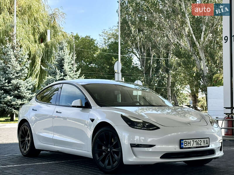 Седан Tesla Model 3 2021 в Одессе