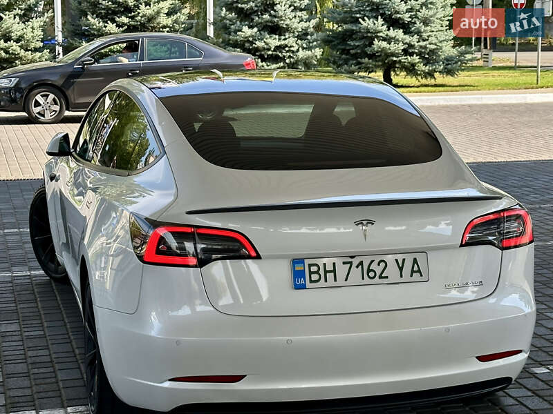 Седан Tesla Model 3 2021 в Одессе