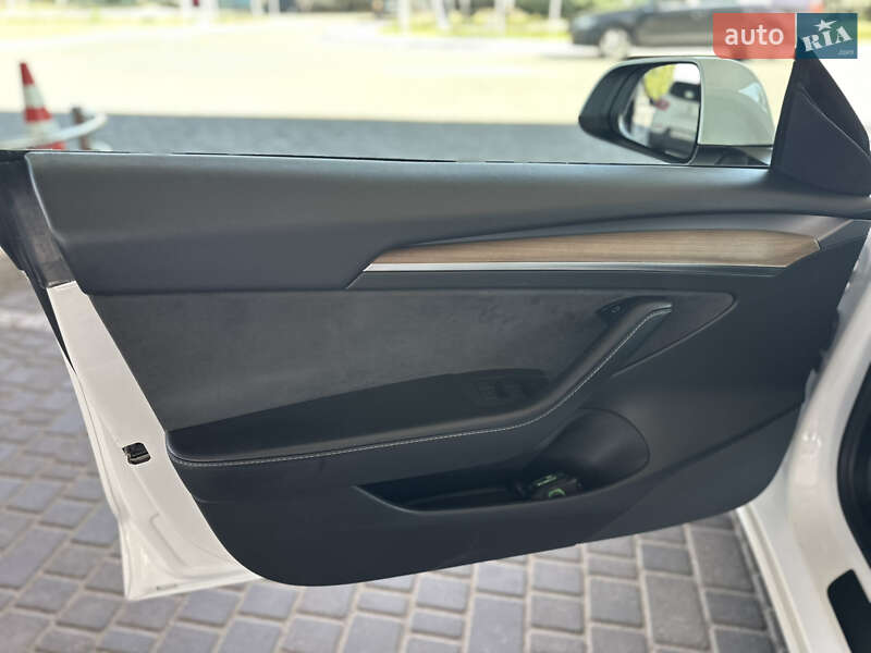 Седан Tesla Model 3 2021 в Одессе