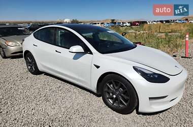 Седан Tesla Model 3 2022 в 