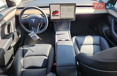 Седан Tesla Model 3 2022 в 