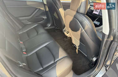 Седан Tesla Model 3 2020 в 