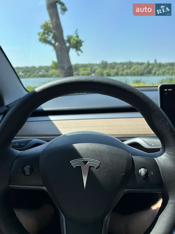 Седан Tesla Model 3 2022 в Киеве