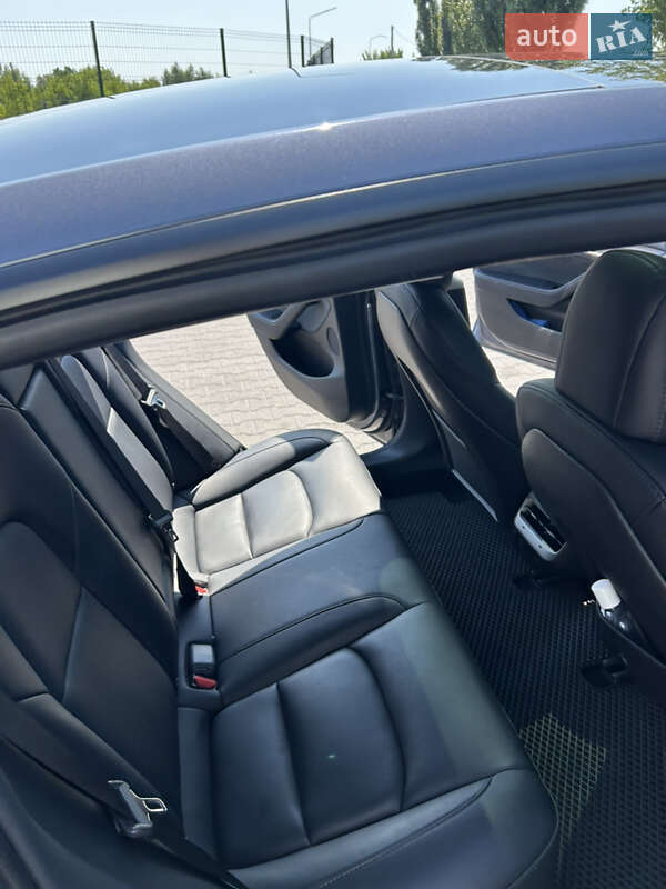 Седан Tesla Model 3 2022 в Киеве