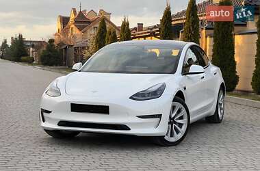 Седан Tesla Model 3 2022 в Львове