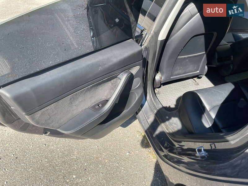 Седан Tesla Model 3 2022 в Кам'янському