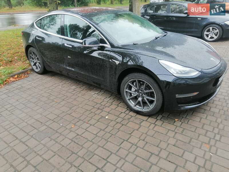 Седан Tesla Model 3 2018 в Рівному