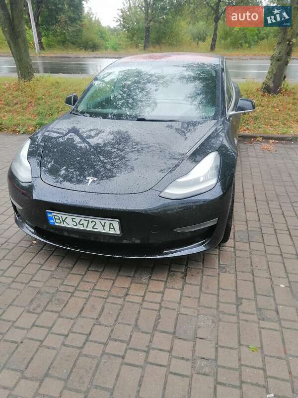 Седан Tesla Model 3 2018 в Рівному