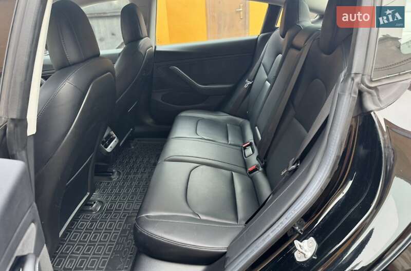 Седан Tesla Model 3 2018 в Рівному