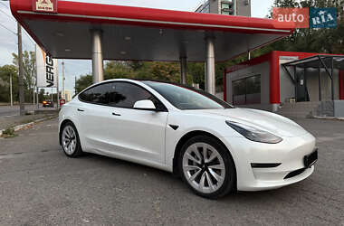 Седан Tesla Model 3 2022 в 