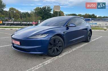 Седан Tesla Model 3 2024 в 