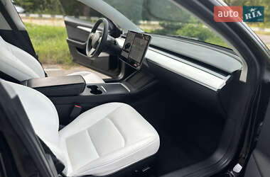 Седан Tesla Model 3 2021 в Львове