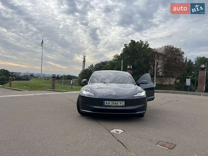 Седан Tesla Model 3 2024 в Києві