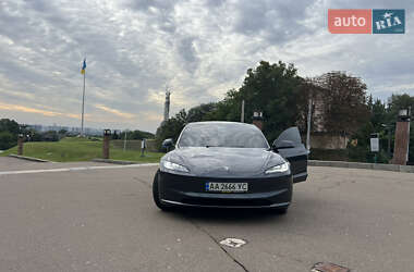 Седан Tesla Model 3 2024 в 