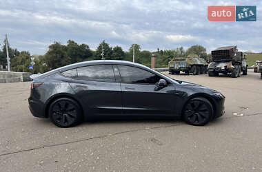 Седан Tesla Model 3 2024 в 