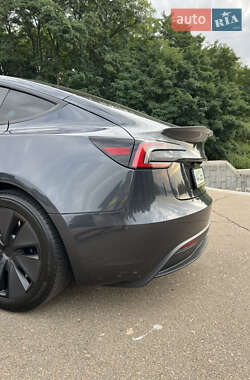 Седан Tesla Model 3 2024 в 