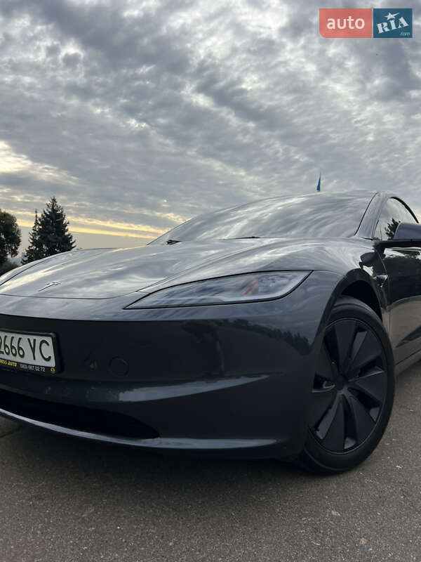 Седан Tesla Model 3 2024 в Києві