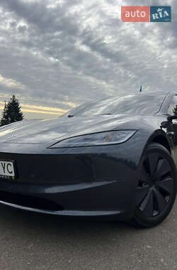 Седан Tesla Model 3 2024 в 