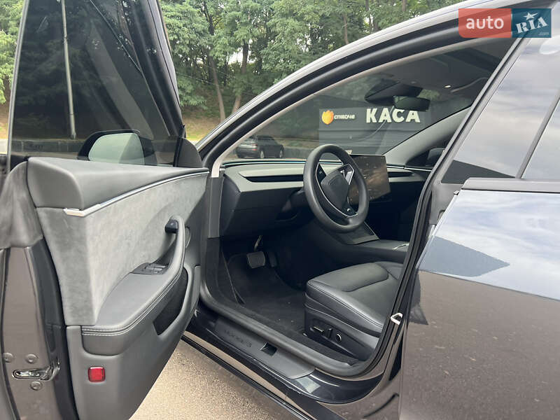 Седан Tesla Model 3 2024 в Києві