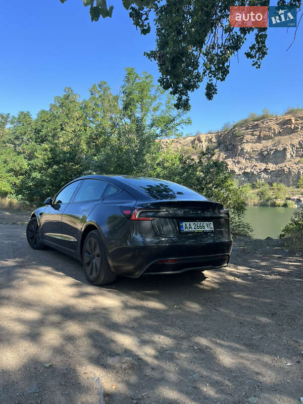 Седан Tesla Model 3 2024 в Києві