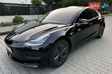 Седан Tesla Model 3 2020 в Львове