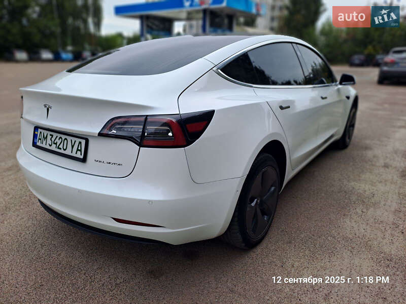 Седан Tesla Model 3 2020 в Житомирі