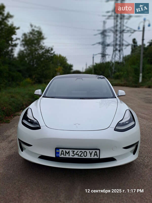Седан Tesla Model 3 2020 в Житомирі