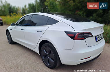 Седан Tesla Model 3 2020 в Житомирі