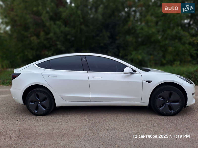 Седан Tesla Model 3 2020 в Житомирі