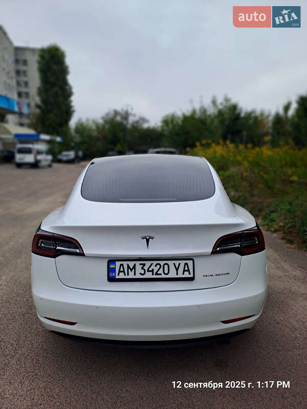 Седан Tesla Model 3 2020 в Житомирі