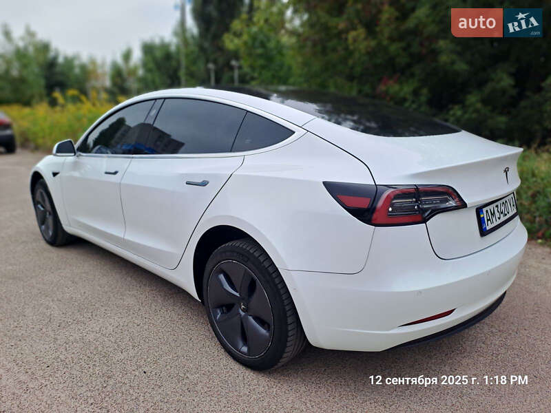 Седан Tesla Model 3 2020 в Житомирі