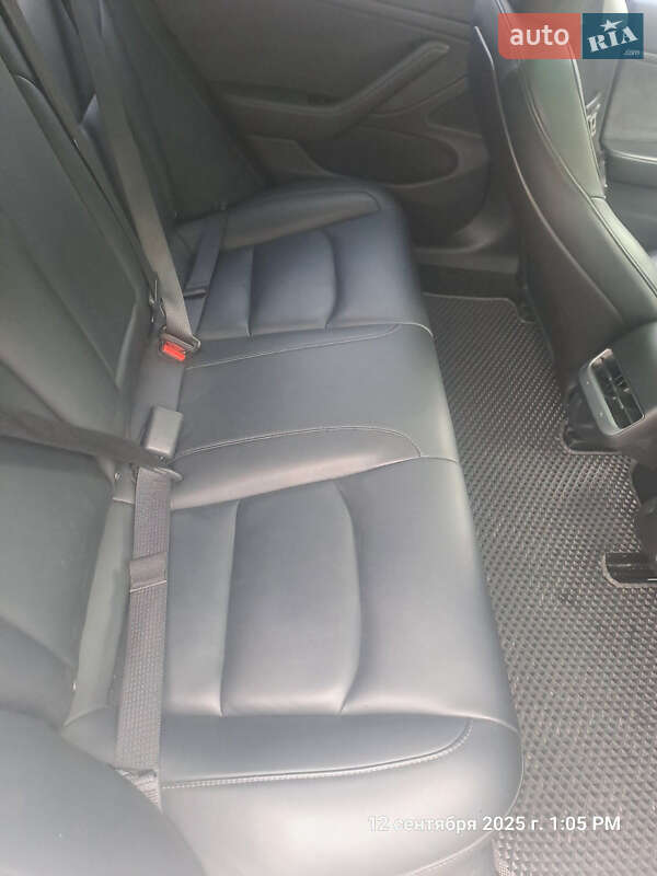 Седан Tesla Model 3 2020 в Житомирі