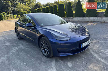 Седан Tesla Model 3 2021 в 