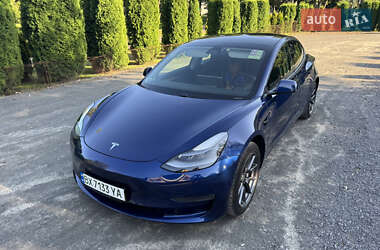 Седан Tesla Model 3 2021 в 