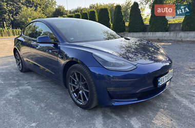 Седан Tesla Model 3 2021 в 