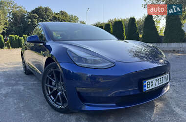 Седан Tesla Model 3 2021 в 