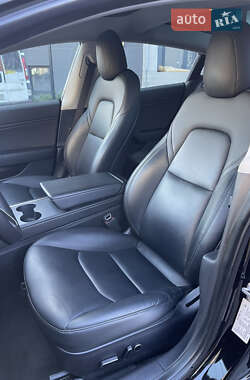 Седан Tesla Model 3 2021 в 