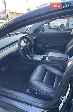 Седан Tesla Model 3 2021 в 