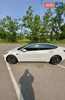 Седан Tesla Model 3 2022 в 