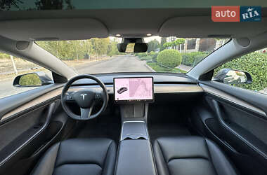 Седан Tesla Model 3 2022 в 