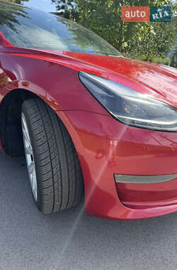 Седан Tesla Model 3 2022 в 