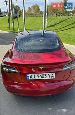 Седан Tesla Model 3 2022 в 