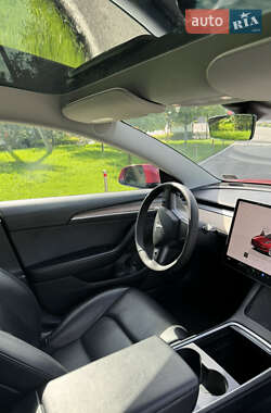 Седан Tesla Model 3 2022 в 