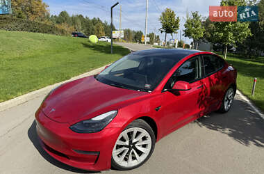 Седан Tesla Model 3 2022 в 