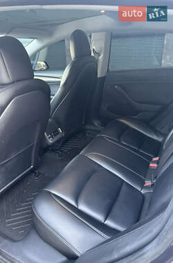 Седан Tesla Model 3 2021 в 