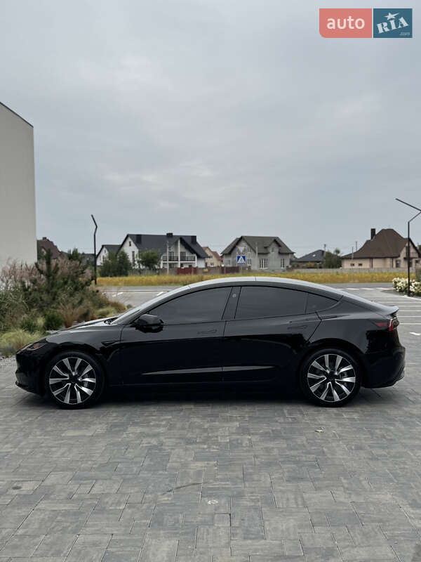 Седан Tesla Model 3 2024 в Луцьку