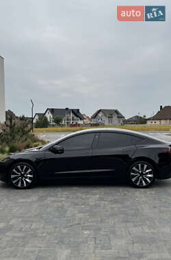 Седан Tesla Model 3 2024 в 