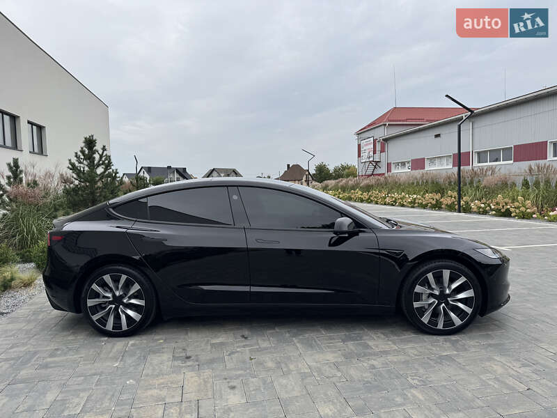 Седан Tesla Model 3 2024 в Луцьку