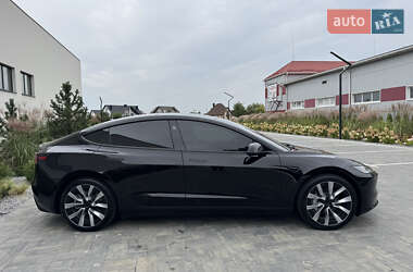 Седан Tesla Model 3 2024 в 