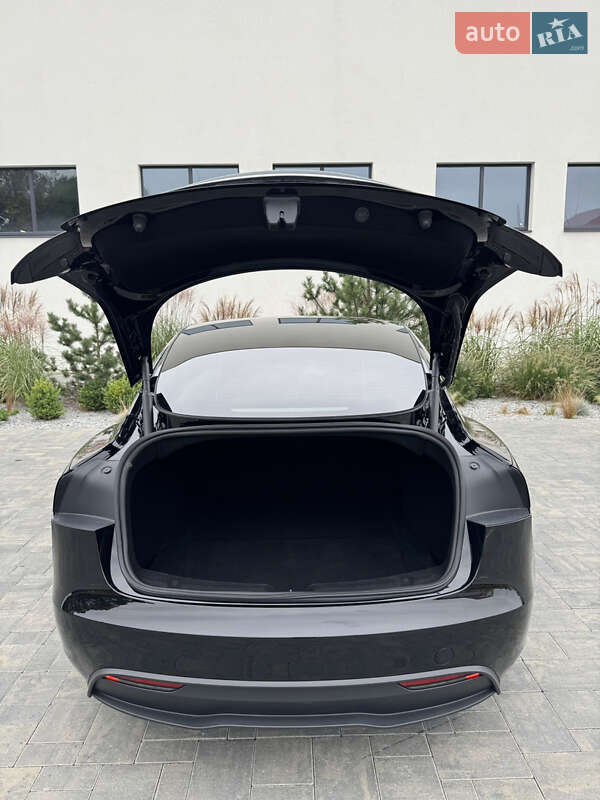 Седан Tesla Model 3 2024 в Луцке